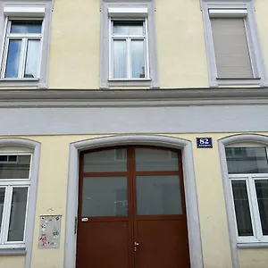 Cozy 8-person In Located At Haberlgasse 82 N1 Appartamento