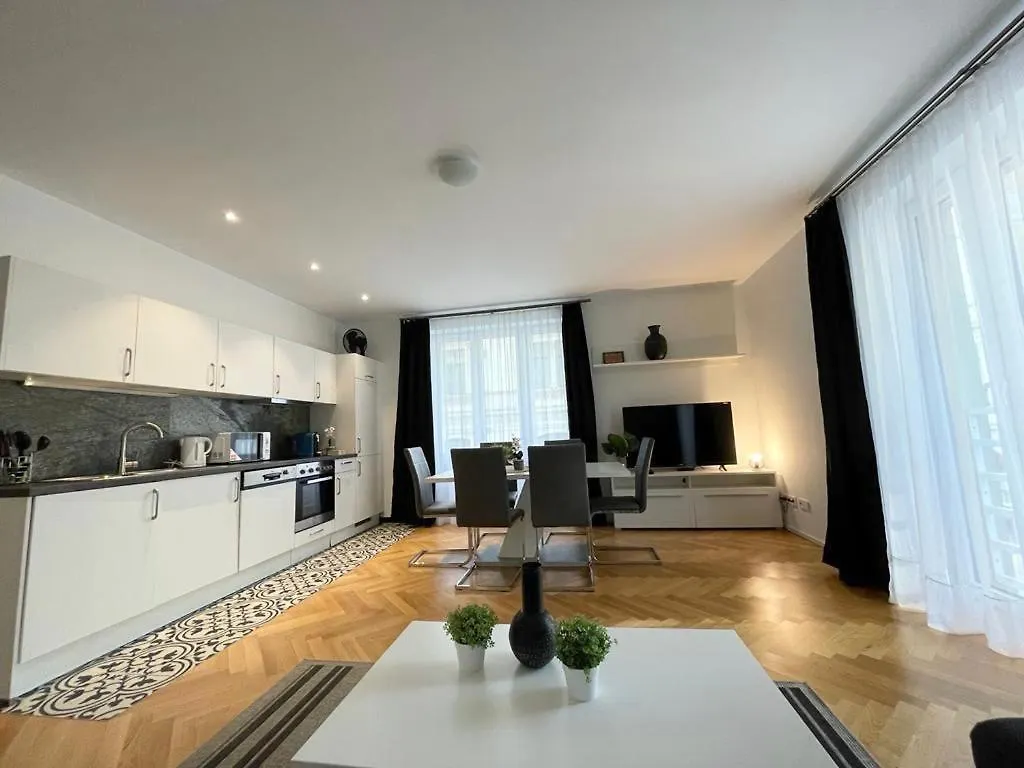 1St City La Opera Suites Viena 0*,