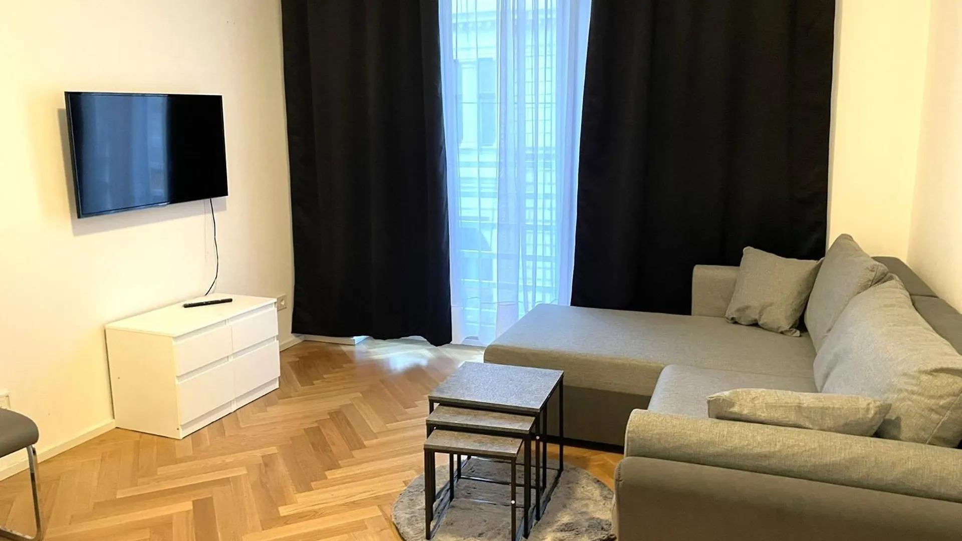 1St City La Opera Suites Viena 0*,  Austria