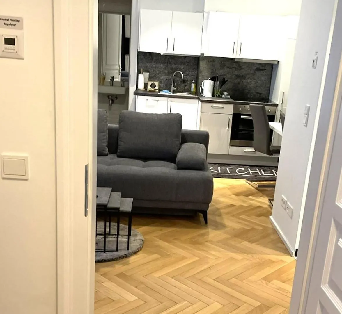 1St City La Opera Suites Viena 0*,  Austria